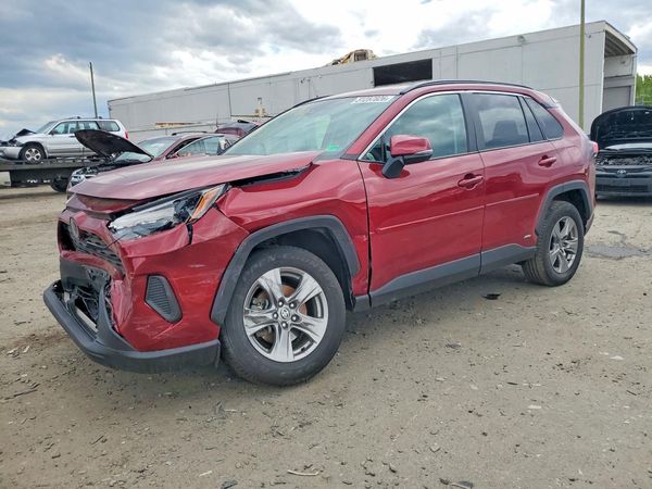 2024 TOYOTA RAV4 XLE — Front 3/4