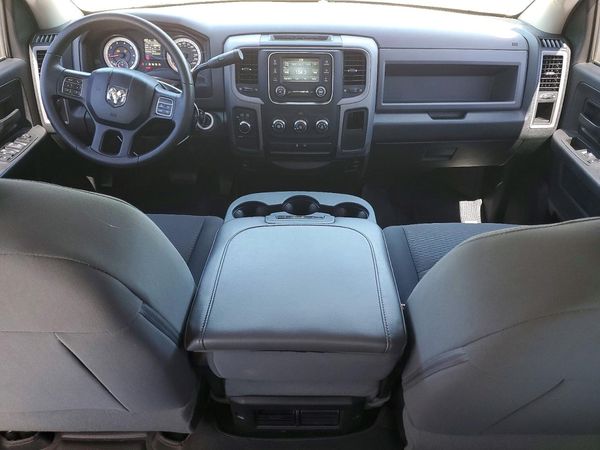 2014 RAM 1500 ST CREW CAB 4X4