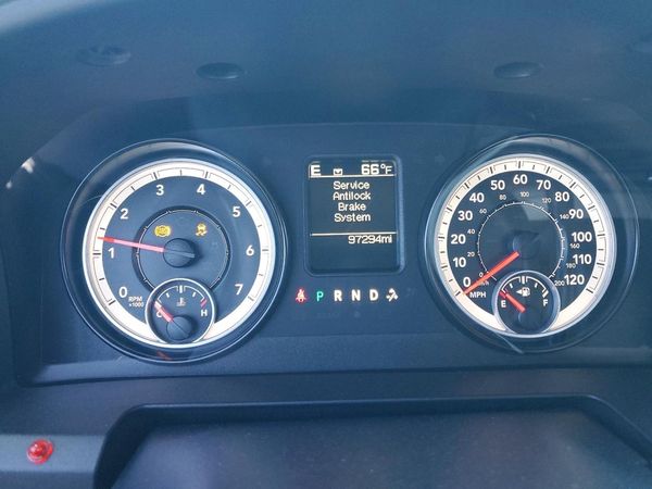 2014 RAM 1500 ST CREW CAB 4X4