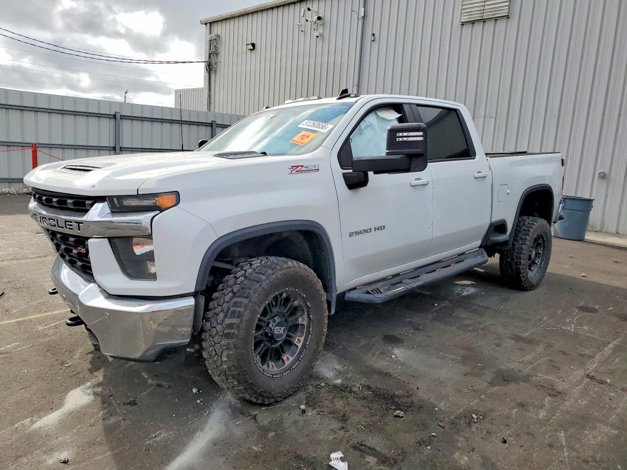 2020 CHEVROLET SILVERADO LT — Front 3/4