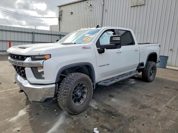 2020 CHEVROLET SILVERADO LT — Front 3/4