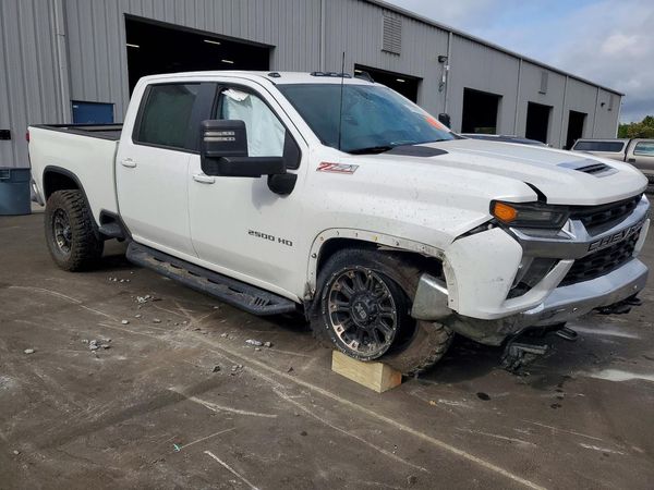 2020 CHEVROLET SILVERADO LT — Passenger 3/4