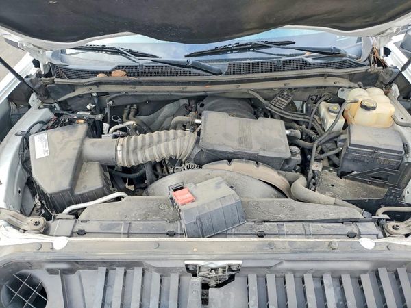 2020 CHEVROLET SILVERADO LT — Engine bay