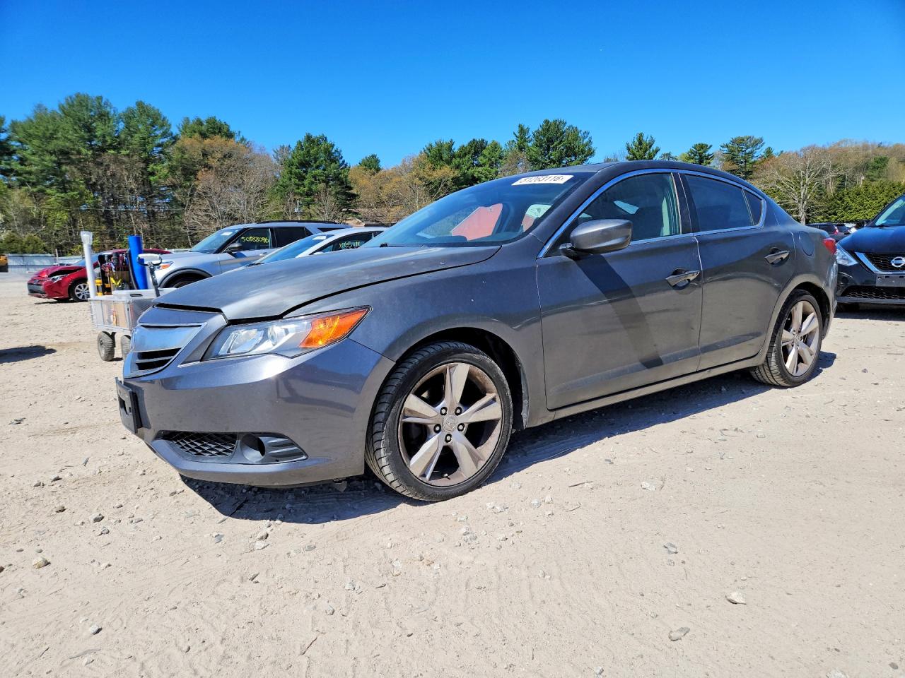 2013 ACURA ILX 20 PREMIUM — Front 3/4