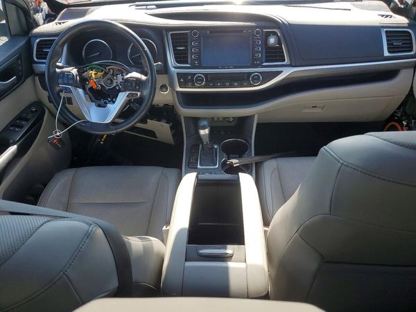 2017 TOYOTA HIGHLANDER