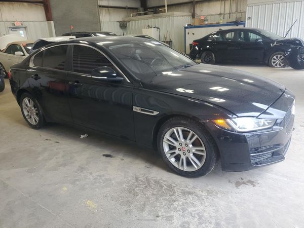 2017 JAGUAR XE Premium — Passenger 3/4