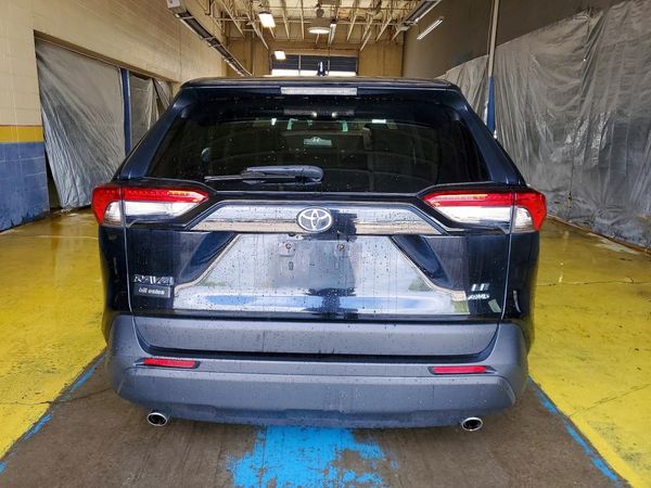 2022 TOYOTA RAV4 LE