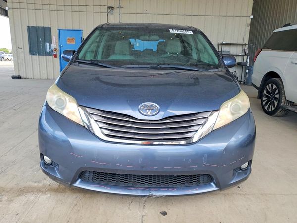 2017 TOYOTA SIENNA
