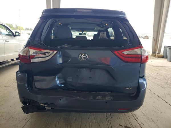 2017 TOYOTA SIENNA