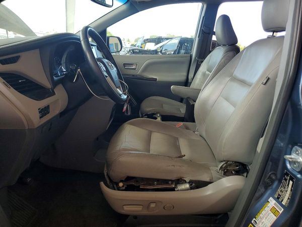 2017 TOYOTA SIENNA
