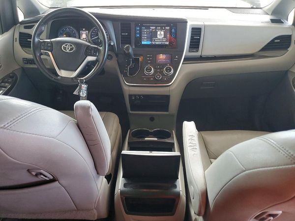2017 TOYOTA SIENNA
