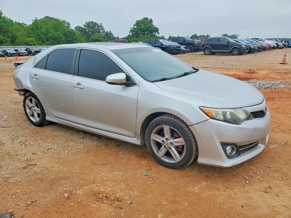 2014 TOYOTA CAMRY — Passenger 3/4