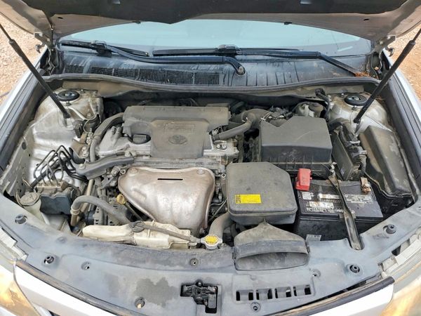 2014 TOYOTA CAMRY — Engine bay