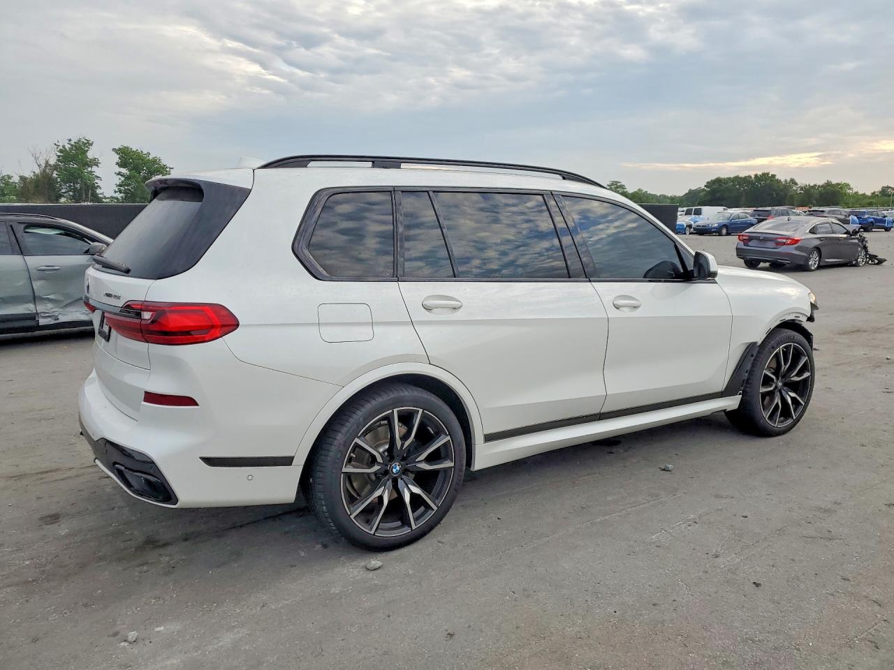 2021 BMW X7