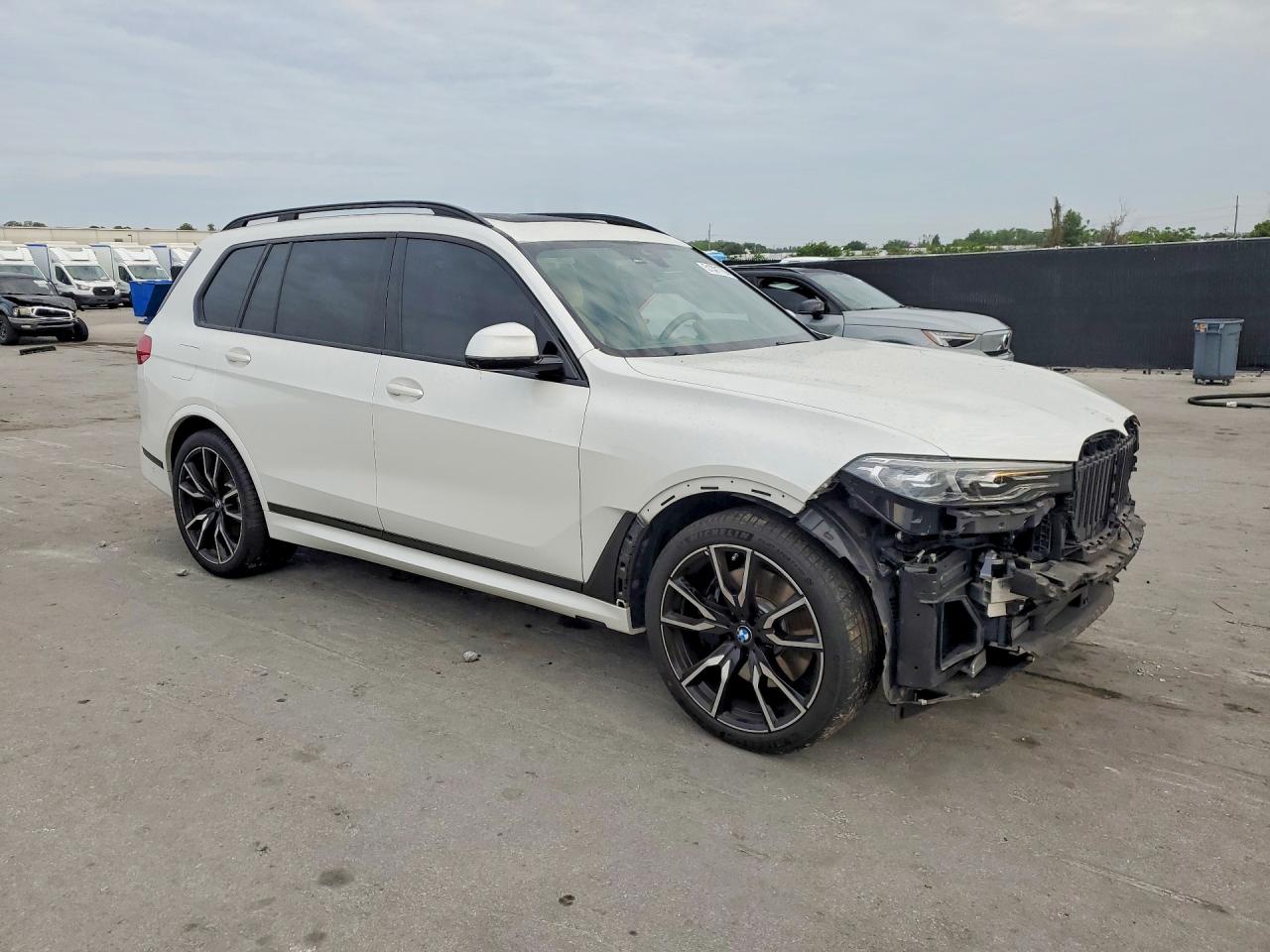 2021 BMW X7