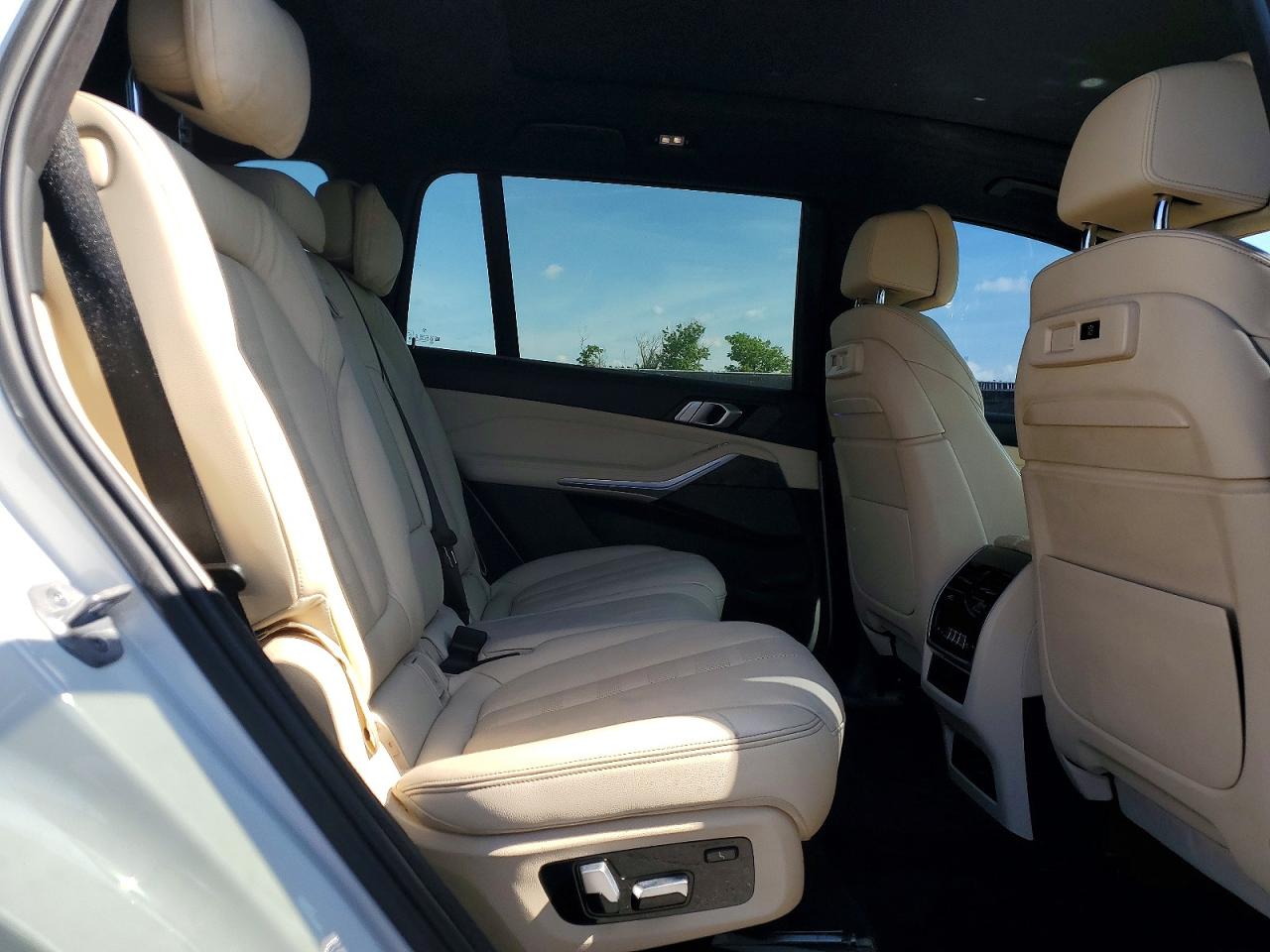 2021 BMW X7