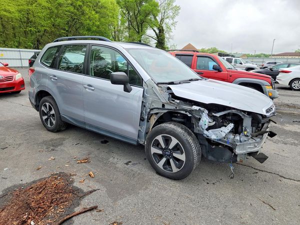 2018 SUBARU FORESTER Base P