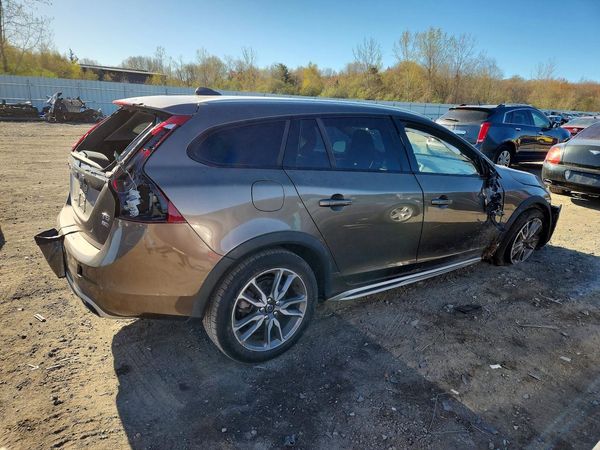 2015 VOLVO V60 CROSS COUNTRY