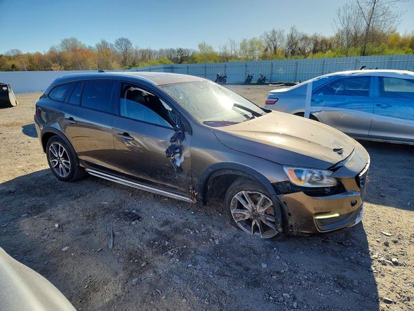 2015 VOLVO V60 CROSS COUNTRY