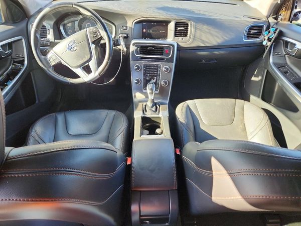 2015 VOLVO V60 CROSS COUNTRY