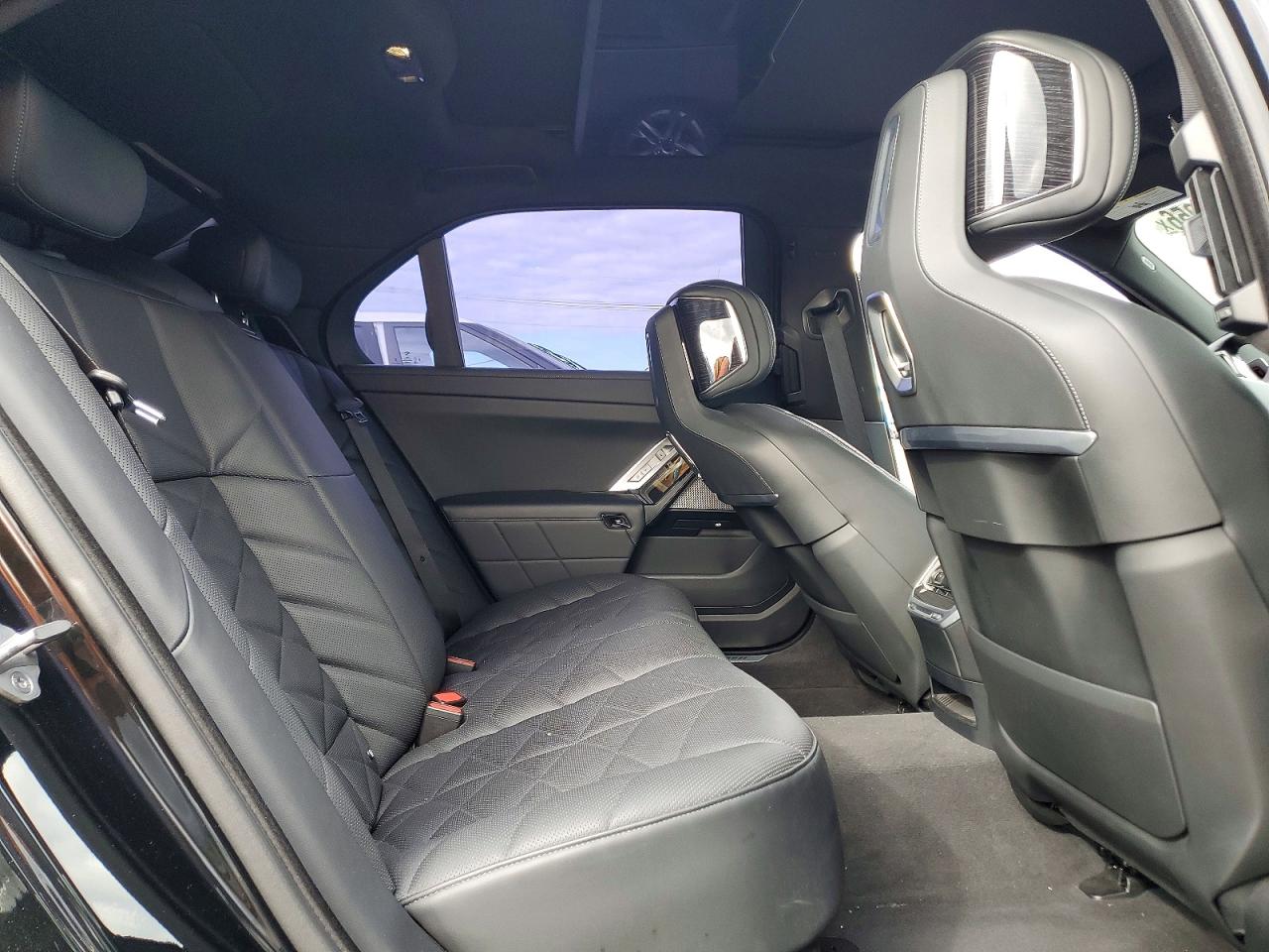 2023 BMW 740