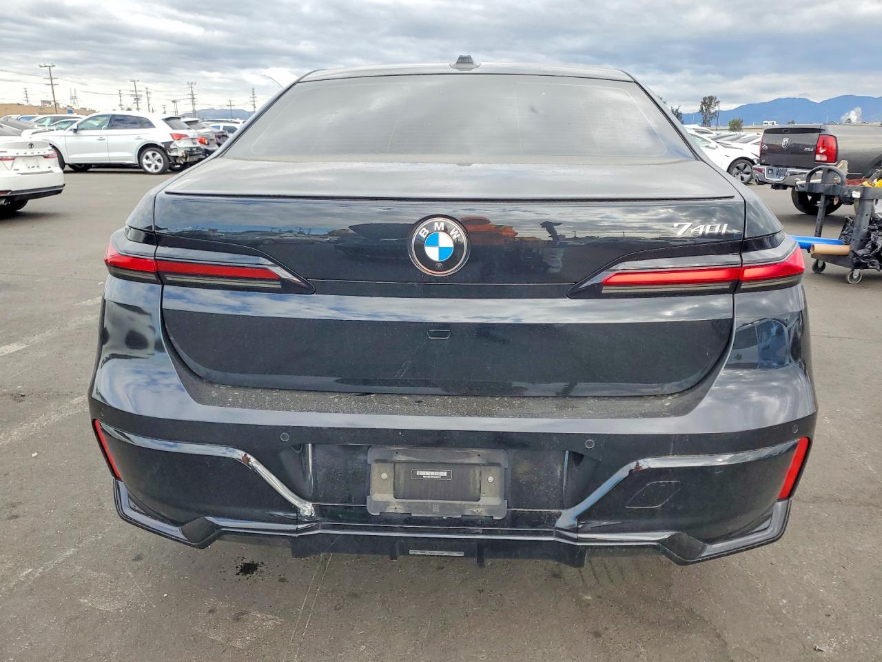 2023 BMW 740