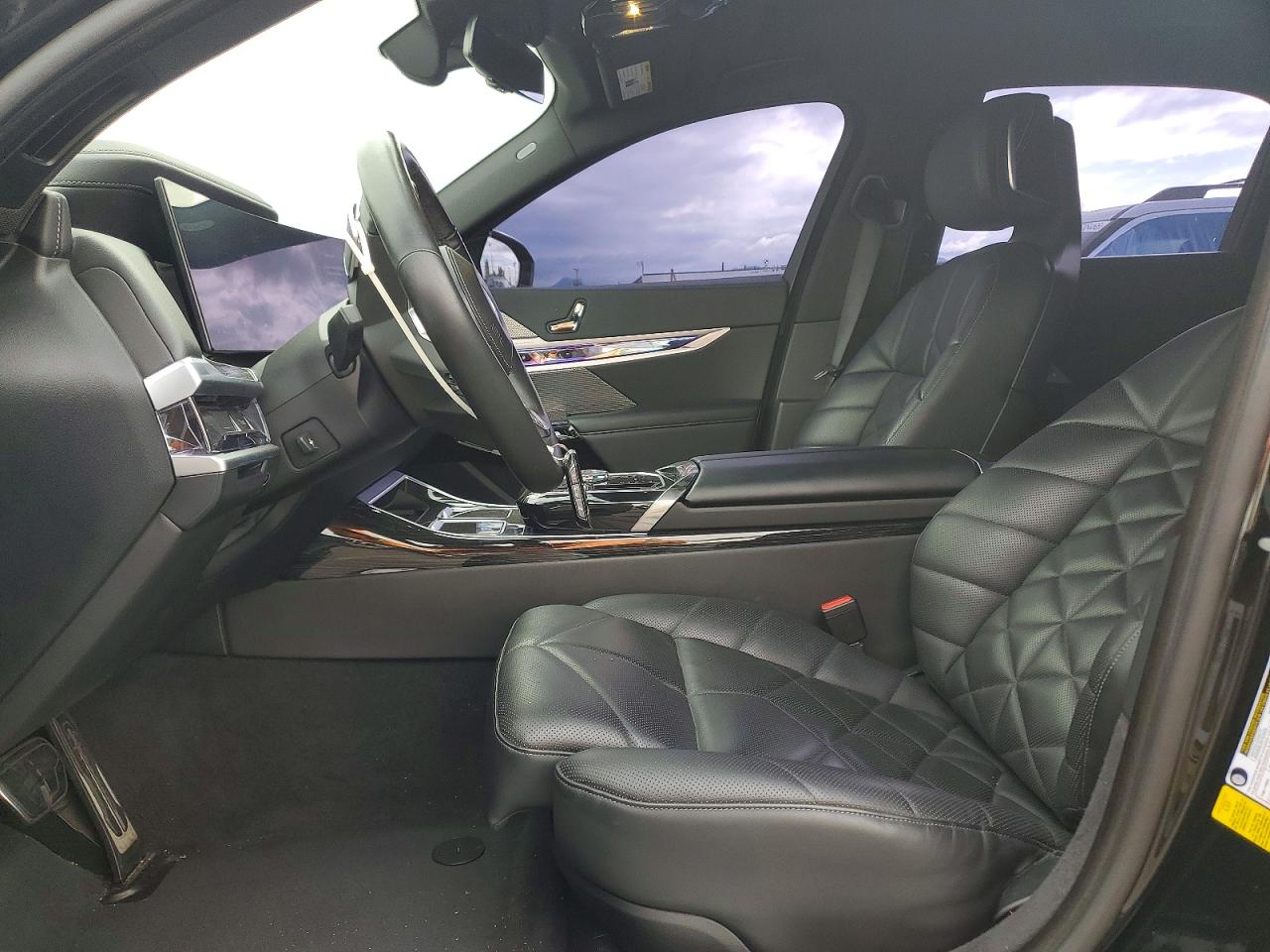 2023 BMW 740