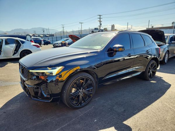 2024 VOLVO XC60 Ultimate Black Edition