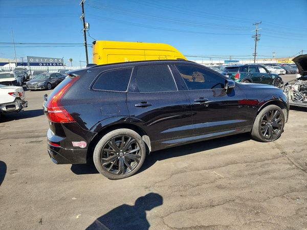 2024 VOLVO XC60 Ultimate Black Edition