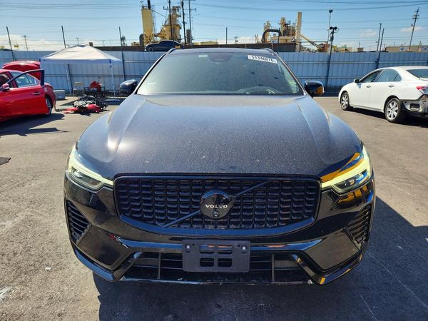 2024 VOLVO XC60 Ultimate Black Edition
