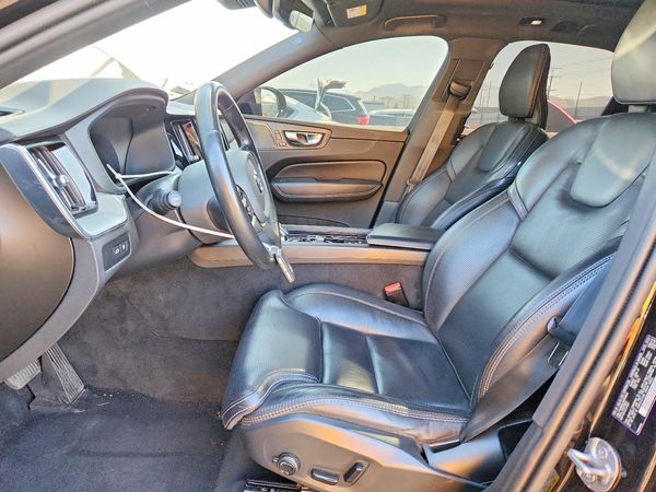 2024 VOLVO XC60 Ultimate Black Edition