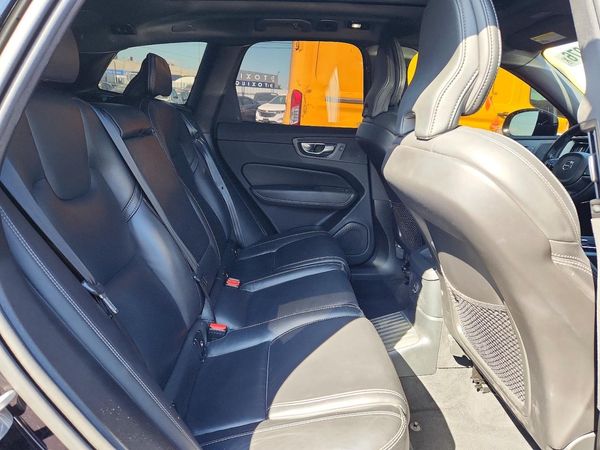 2024 VOLVO XC60 Ultimate Black Edition