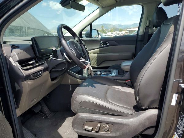 2025 KIA CARNIVAL