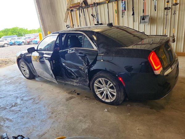 2019 CHRYSLER 300