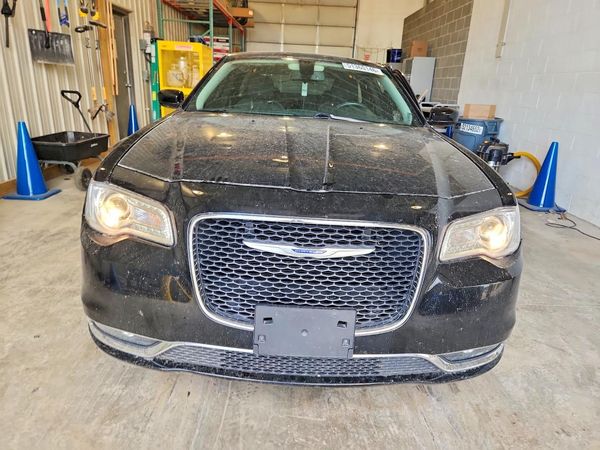 2019 CHRYSLER 300