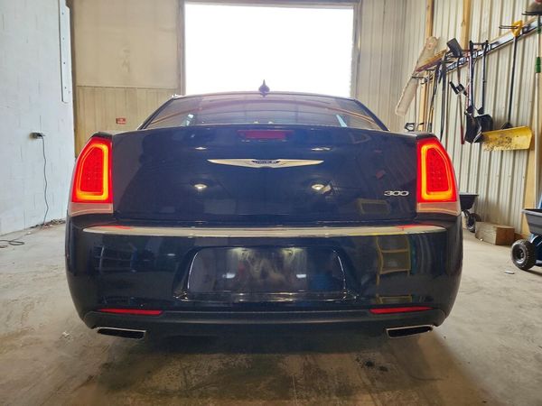 2019 CHRYSLER 300