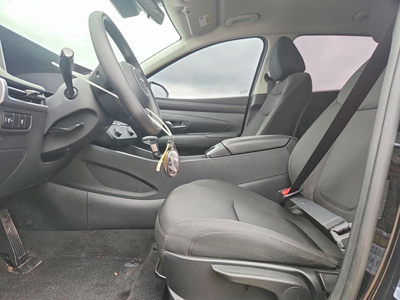 2025 HYUNDAI TUCSON SE