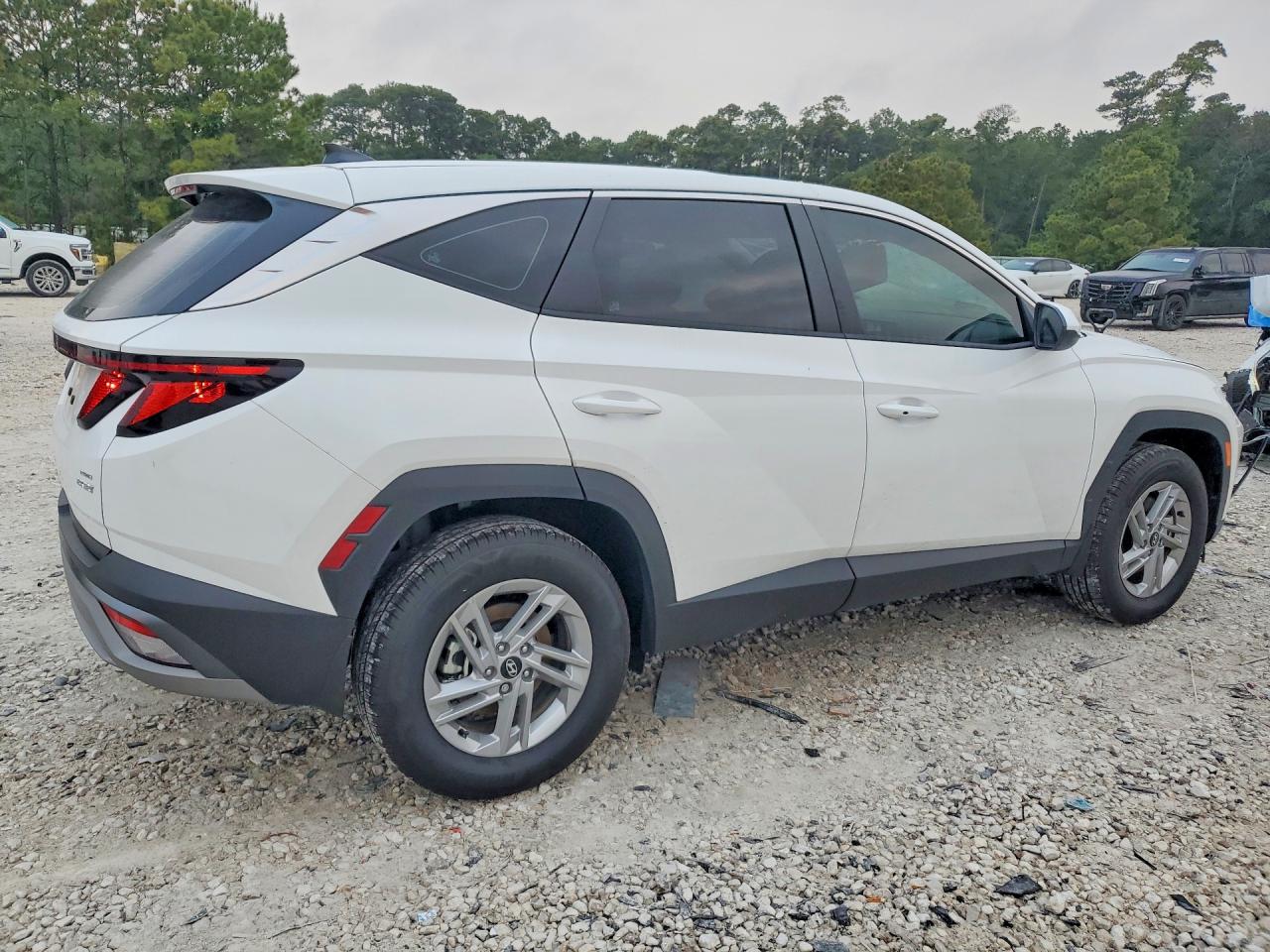 2025 HYUNDAI TUCSON SE