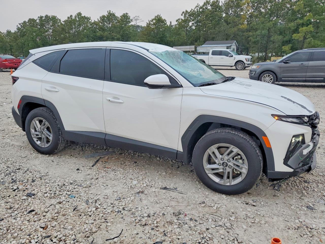 2025 HYUNDAI TUCSON SE