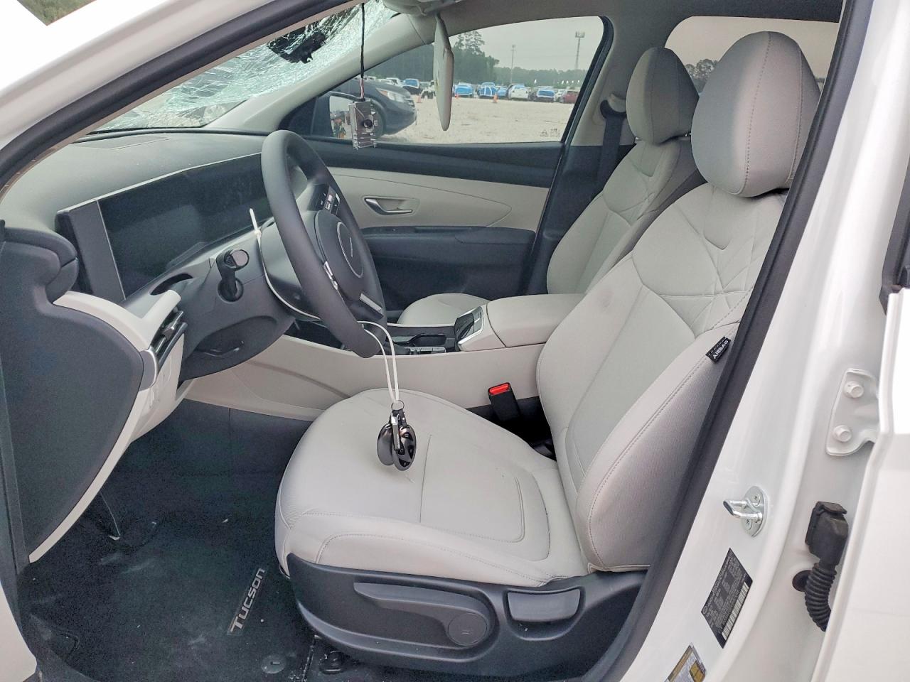 2025 HYUNDAI TUCSON SE