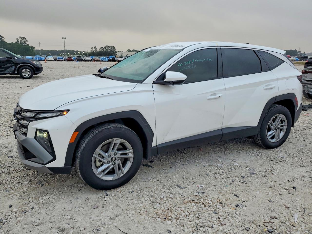 2025 HYUNDAI TUCSON SE