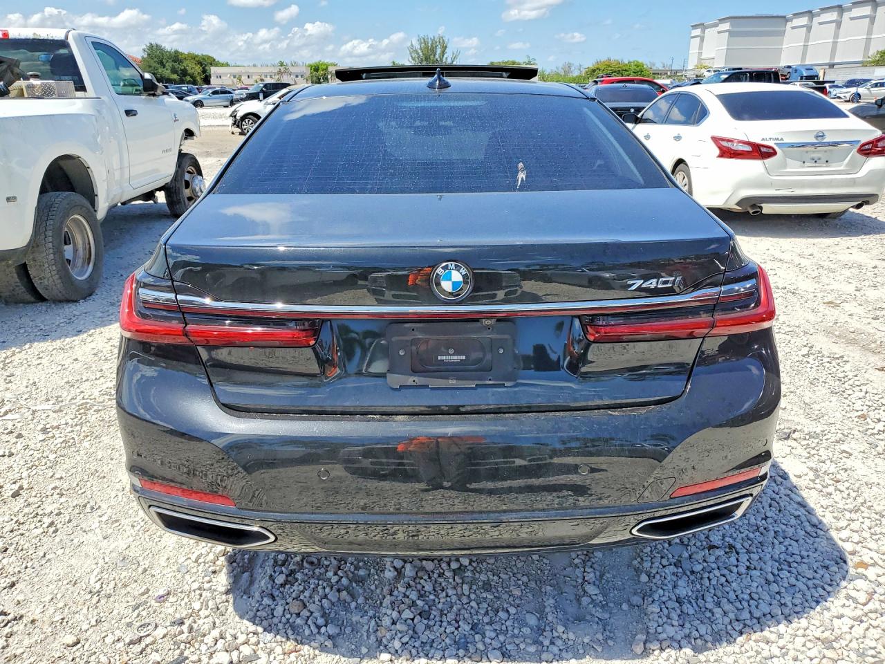2022 BMW 740