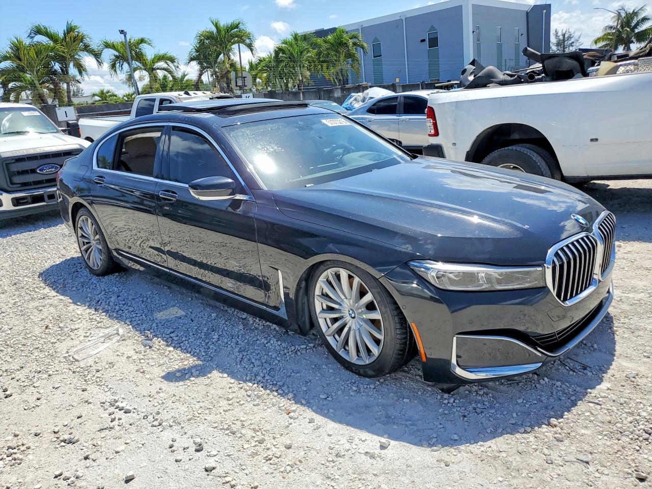 2022 BMW 740