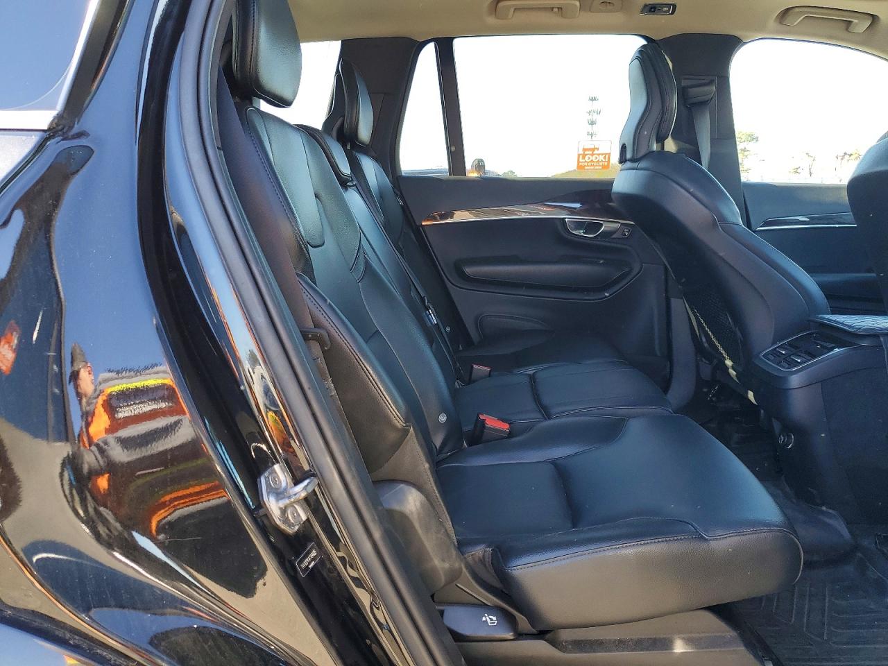 2019 VOLVO XC90 Momentum