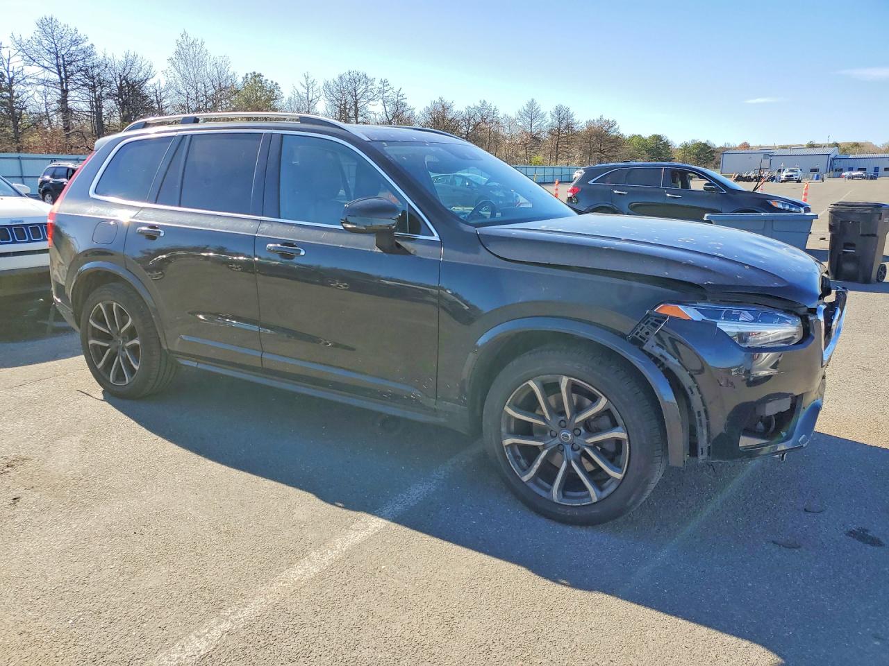 2019 VOLVO XC90 Momentum