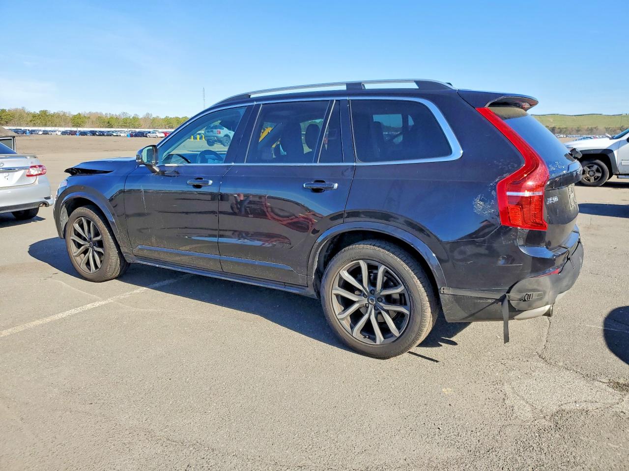 2019 VOLVO XC90 Momentum