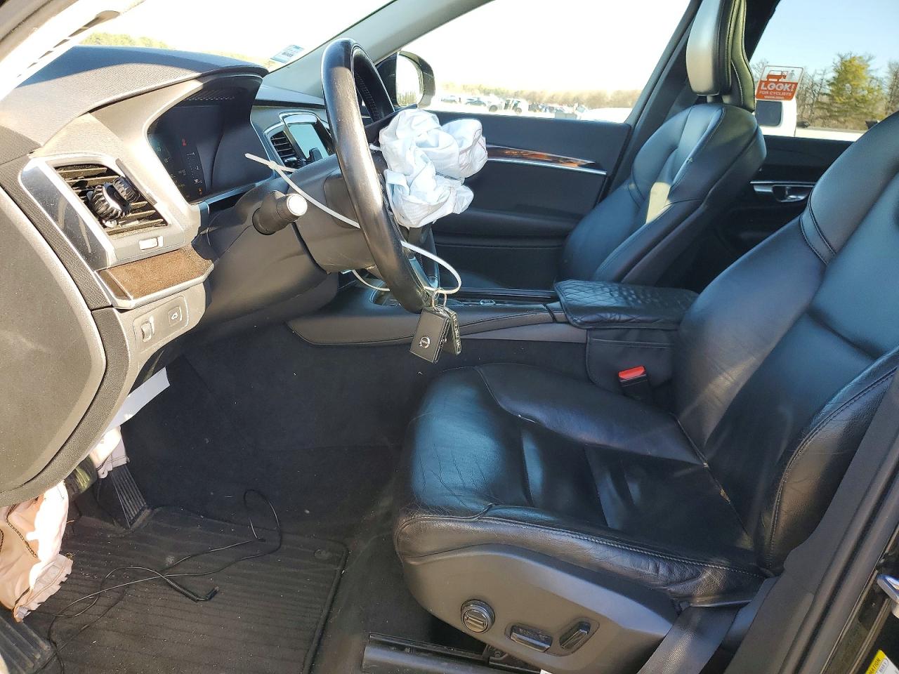 2019 VOLVO XC90 Momentum