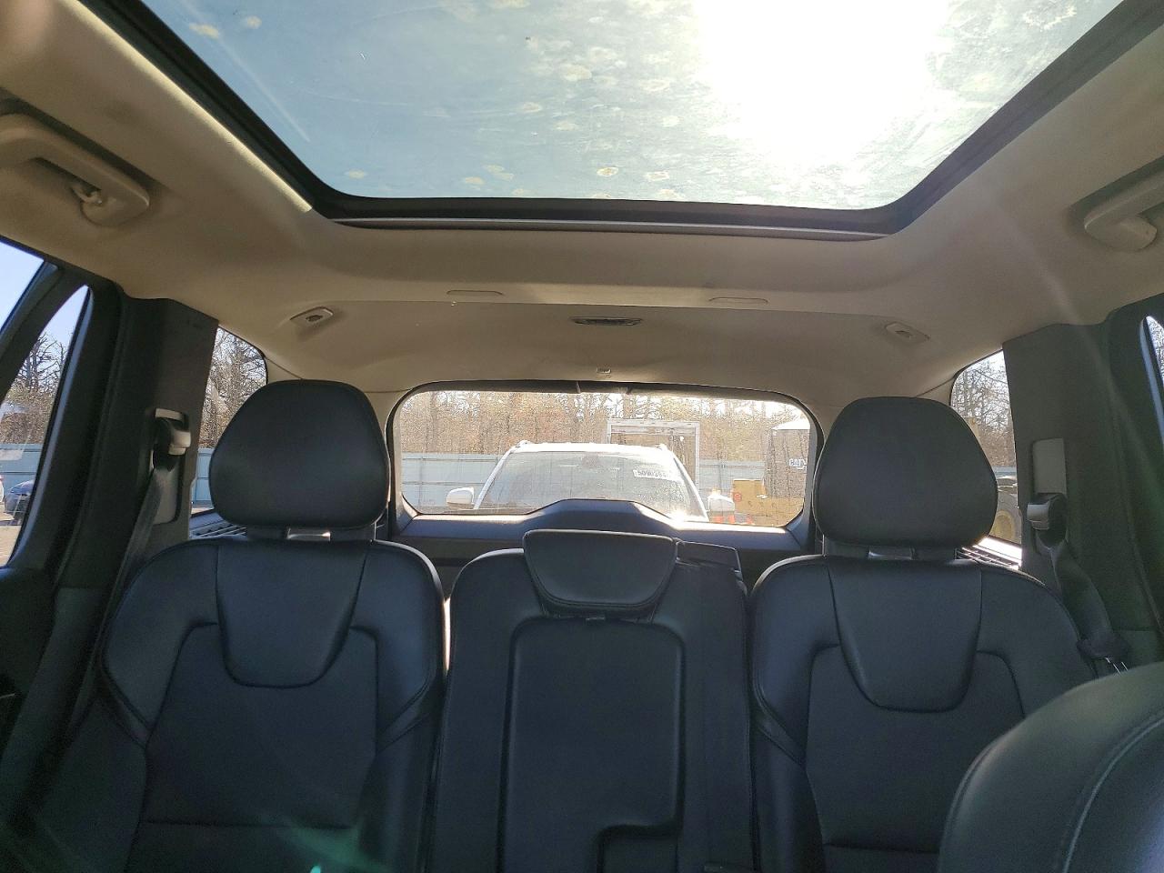 2019 VOLVO XC90 Momentum