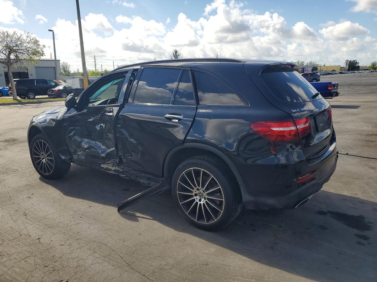 2019 MERCEDES-BENZ GLC GLC300