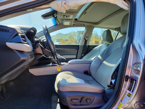 2021 TOYOTA CAMRY SE — DENT